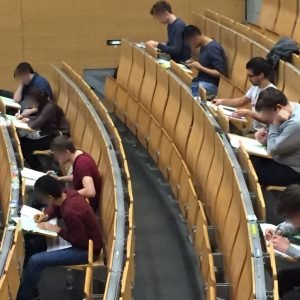 Trabalho - na aula em Mannheim - Economia (3)